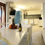 Ampio Trilocale Sul Golfo Di Nyaraló